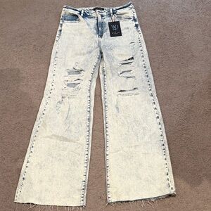 Avril Risen Light Wash Jeans